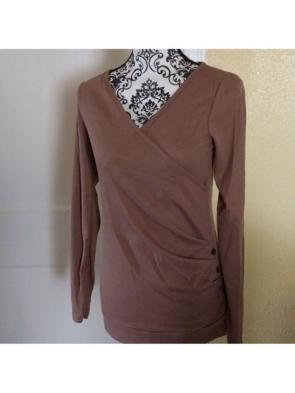 NWT MIMIGOGO  Brown  Long Sleeve Wrap Waffle  Knit TopButton       Size S
